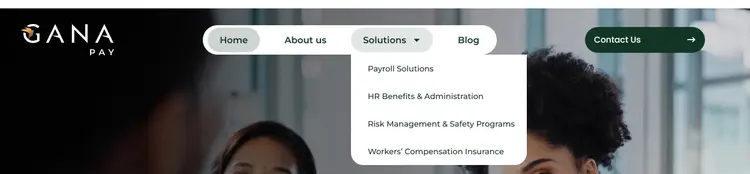 Menú de desktop con "Solutions" desplegado mostrando Payroll Solutions, HR Benefits & Administration, Risk Management & Safety Programs y Workers’ Compensation Insurance, junto a Home, About us, Blog y el botón "Contact Us".