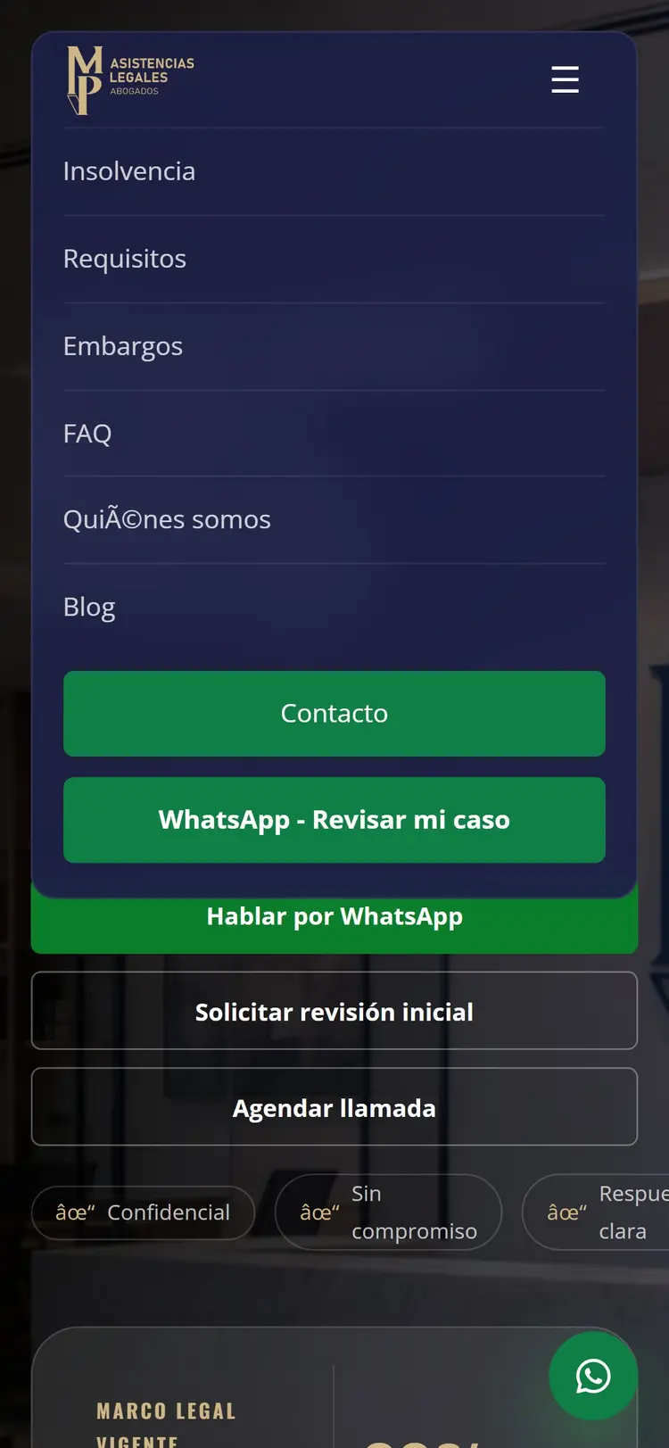 Menú móvil abierto sobre el hero: Insolvencia, Requisitos, Embargos, FAQ, Quiénes somos y Blog; al pie, dos botones verdes, "Contacto" y "WhatsApp - Revisar mi caso", y el botón flotante de WhatsApp abajo a la derecha.