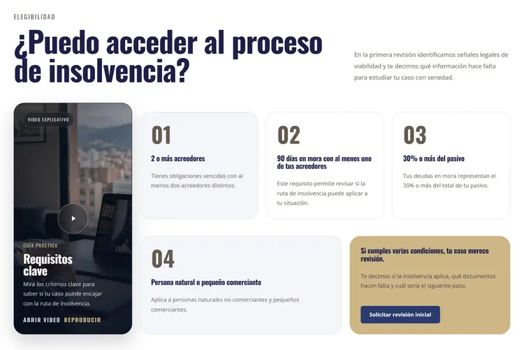 Sección "¿Puedo acceder al proceso de insolvencia?" en desktop: a la izquierda, una tarjeta oscura de vídeo explicativo con botón de reproducir; a la derecha, cuatro tarjetas numeradas con las condiciones (número de acreedores, días de mora, proporción del pasivo en mora y tipo de deudor) y una tarjeta dorada "Si cumples varias condiciones, tu caso merece revisión" con el botón "Solicitar revisión inicial".